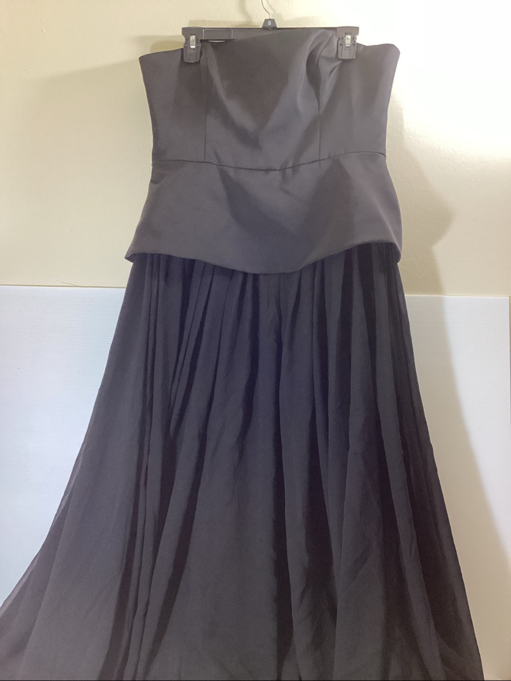 BCBGMAXAZRIA
Strapless Peplum Gown - Picture 9 of 12